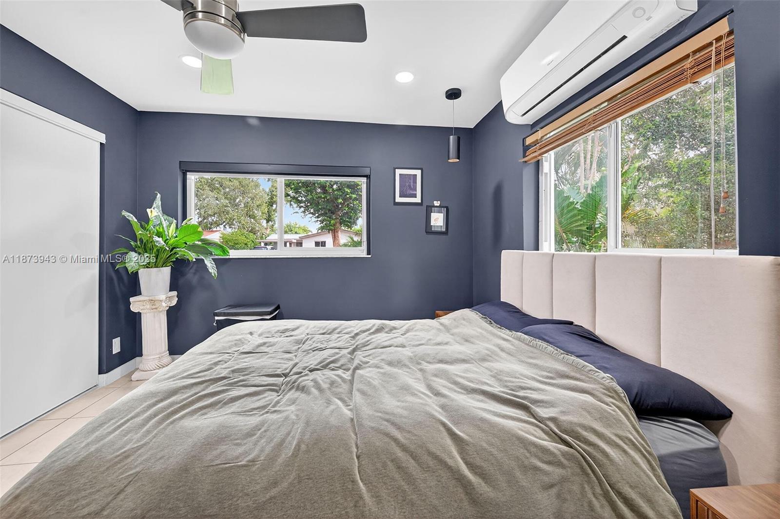 PALM LANE VILLA NO 3 - Residential