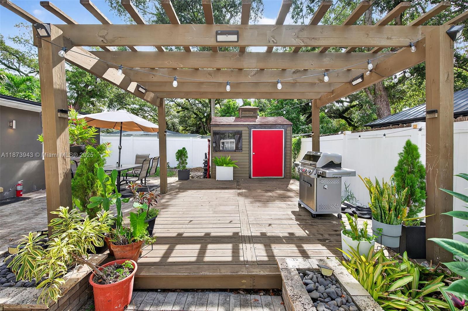 PALM LANE VILLA NO 3 - Residential