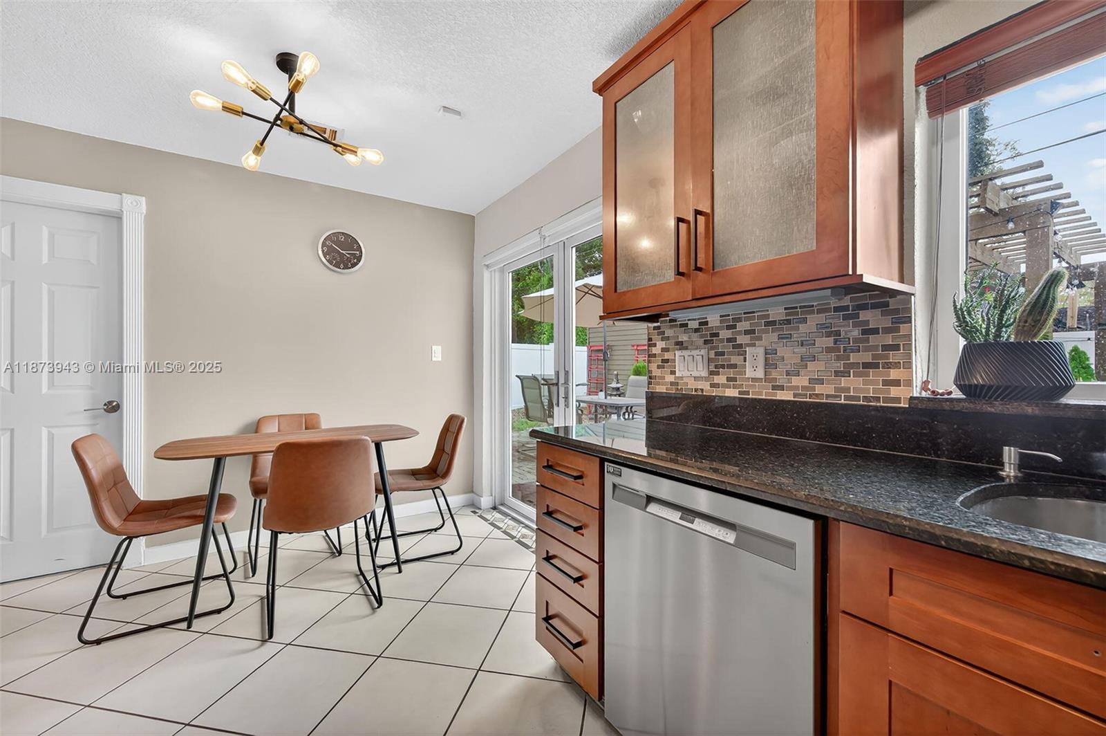 PALM LANE VILLA NO 3 - Residential