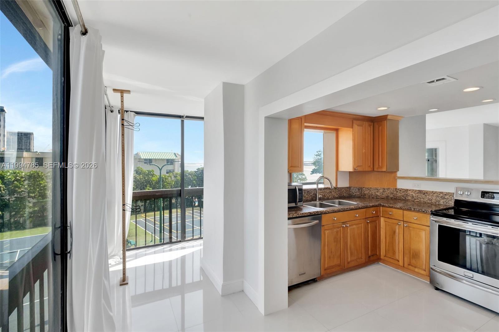 BRICKELL BAY CLUB CONDO - Residential