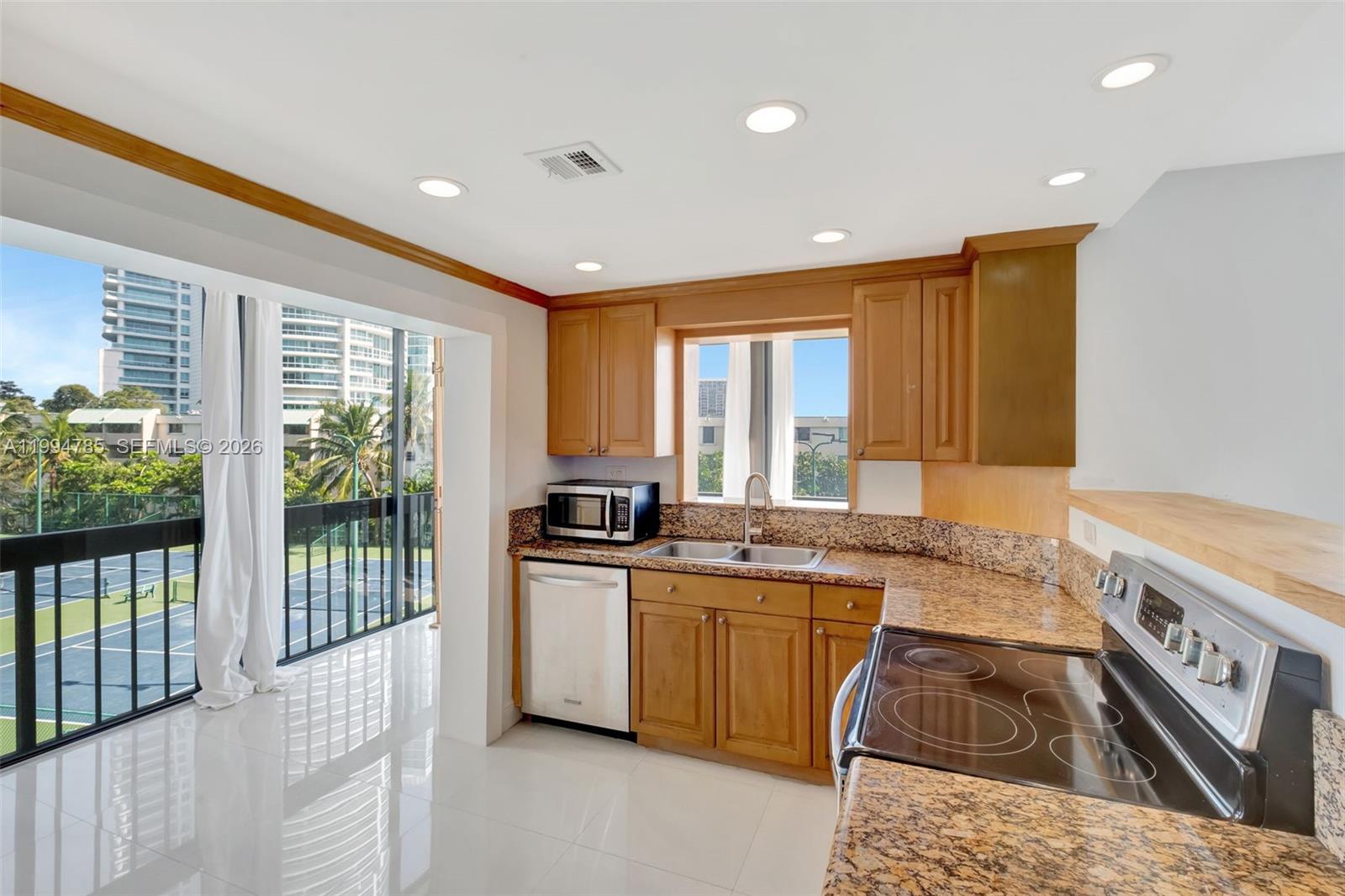 BRICKELL BAY CLUB CONDO - Residential