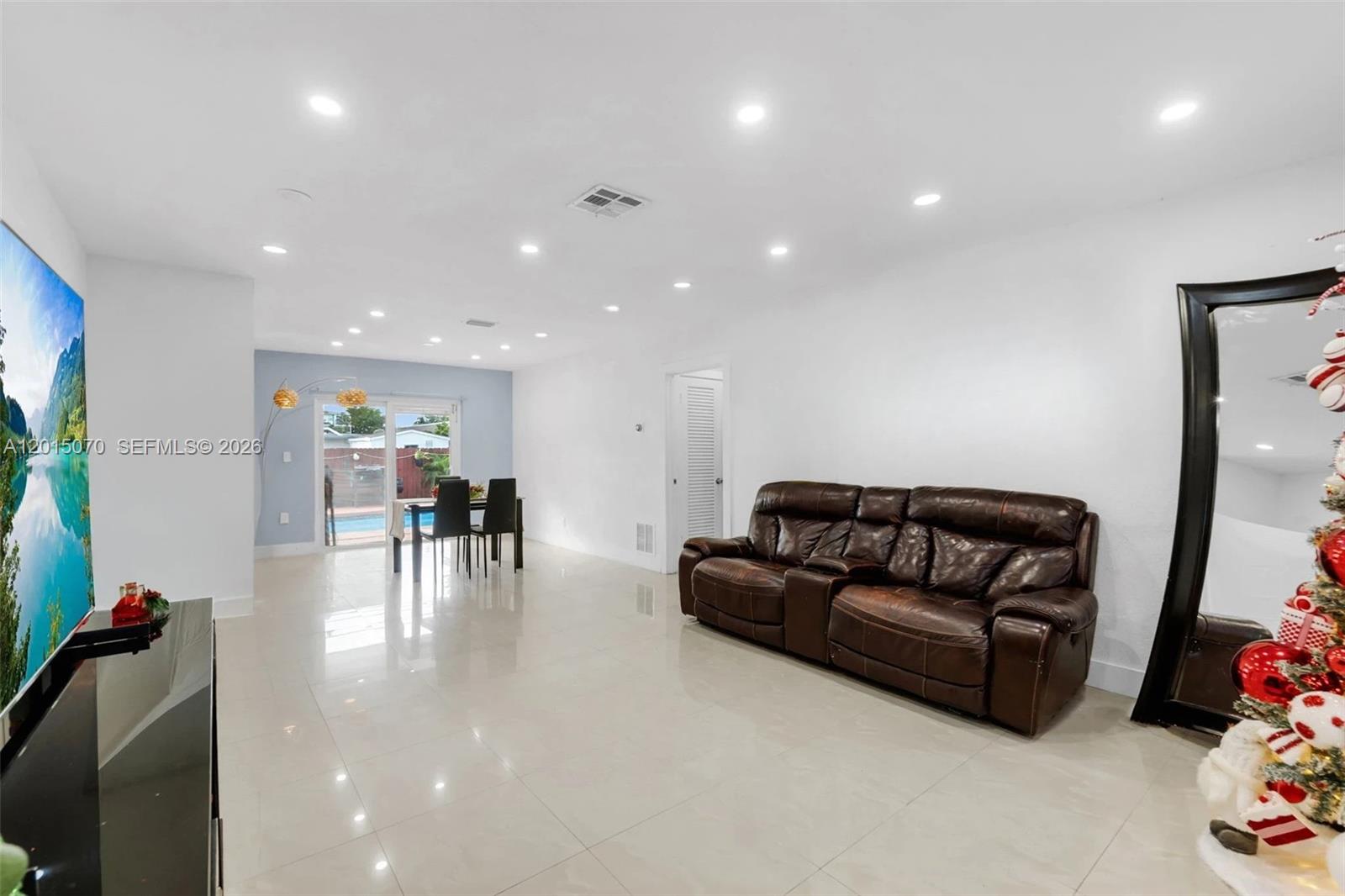 Hollywood East - Residential Lease
