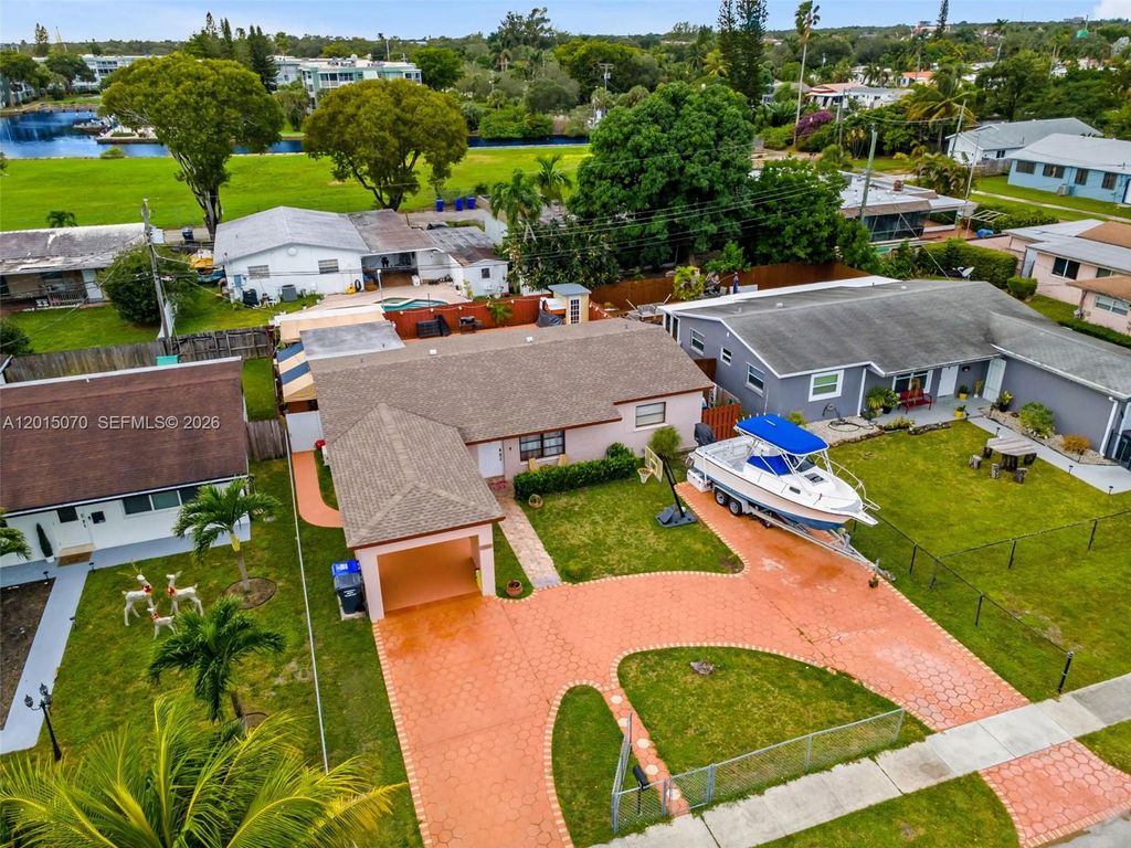 Photo of 1820 N 27th Ave, Hollywood, FL 33020 (MLS # A12015070)