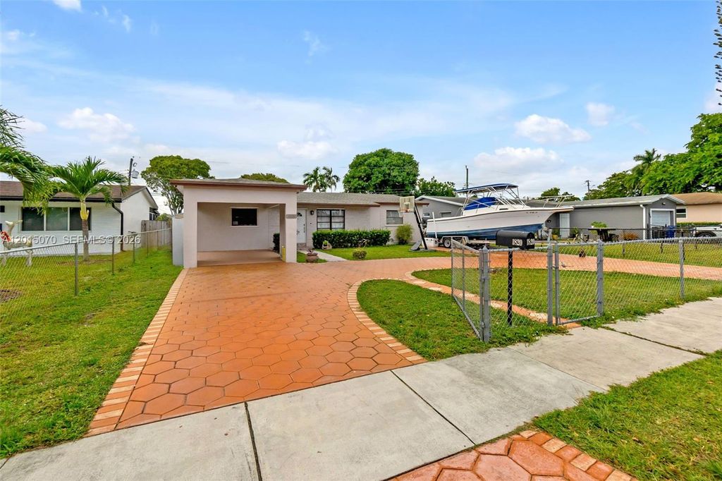 Photo of 1820 N 27th Ave, Hollywood, FL 33020 (MLS # A12015070)