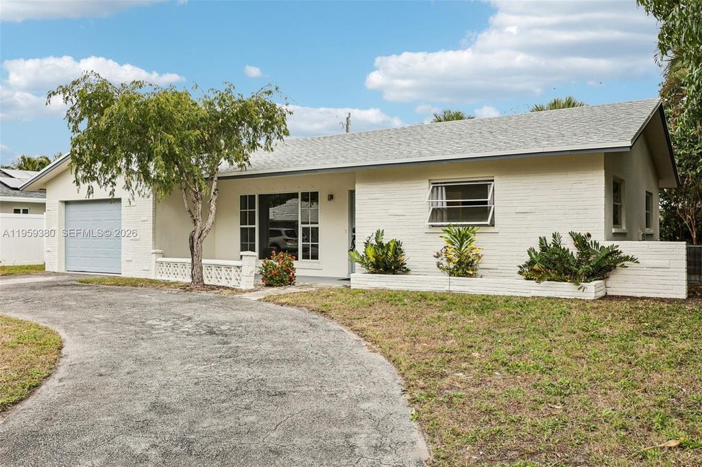 Photo of 2720 NE 25th Ter, Boca Raton, FL 33431 (MLS # A11959380)