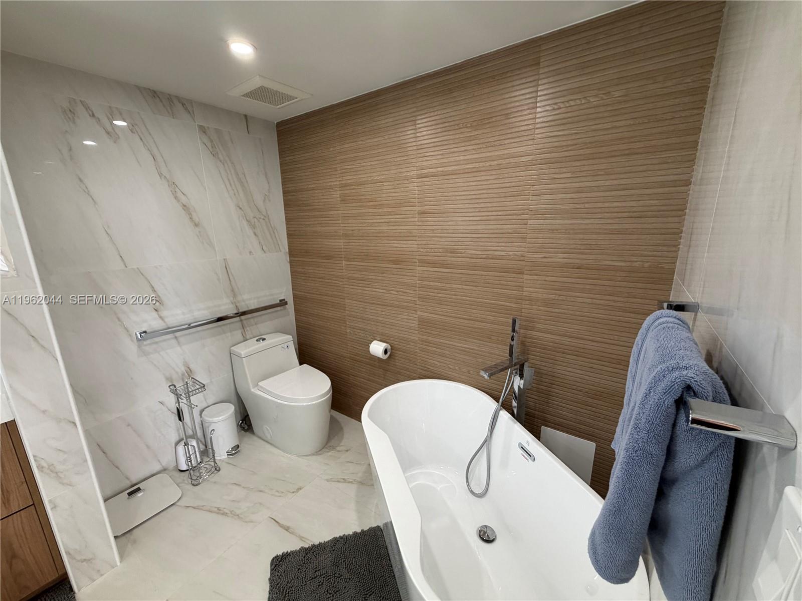 TERRACES NORTH TURNBERRY - Residential Lease