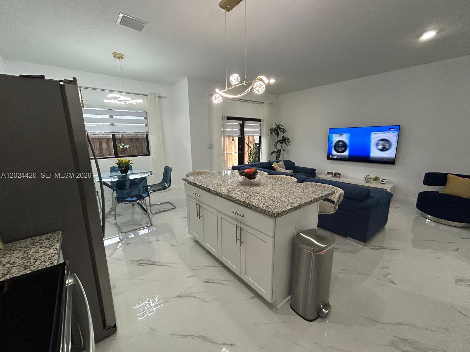TROPICAL BREEZE TOWNHOUSE - Residential