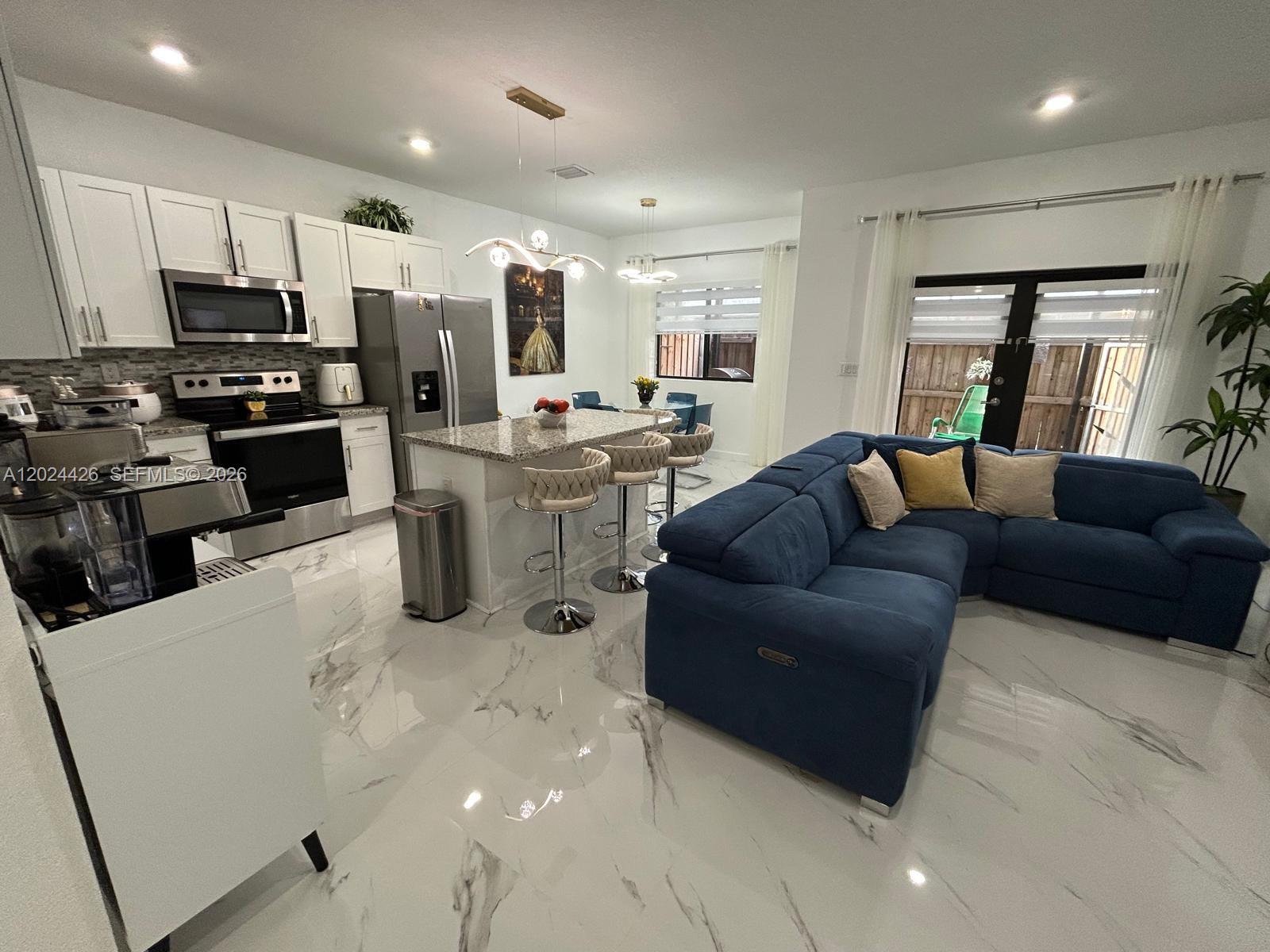 TROPICAL BREEZE TOWNHOUSE - Residential