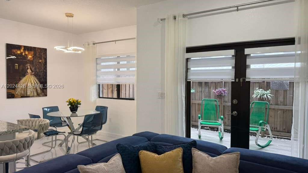 TROPICAL BREEZE TOWNHOUSE - Residential