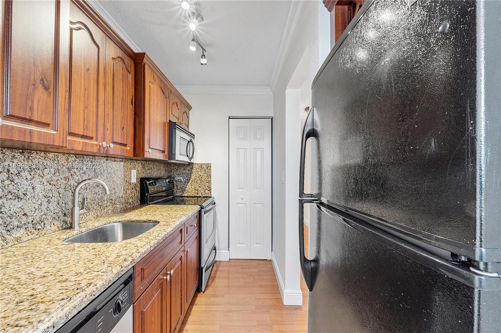 MADEIRA VILLAGE CONDO - Residential Lease