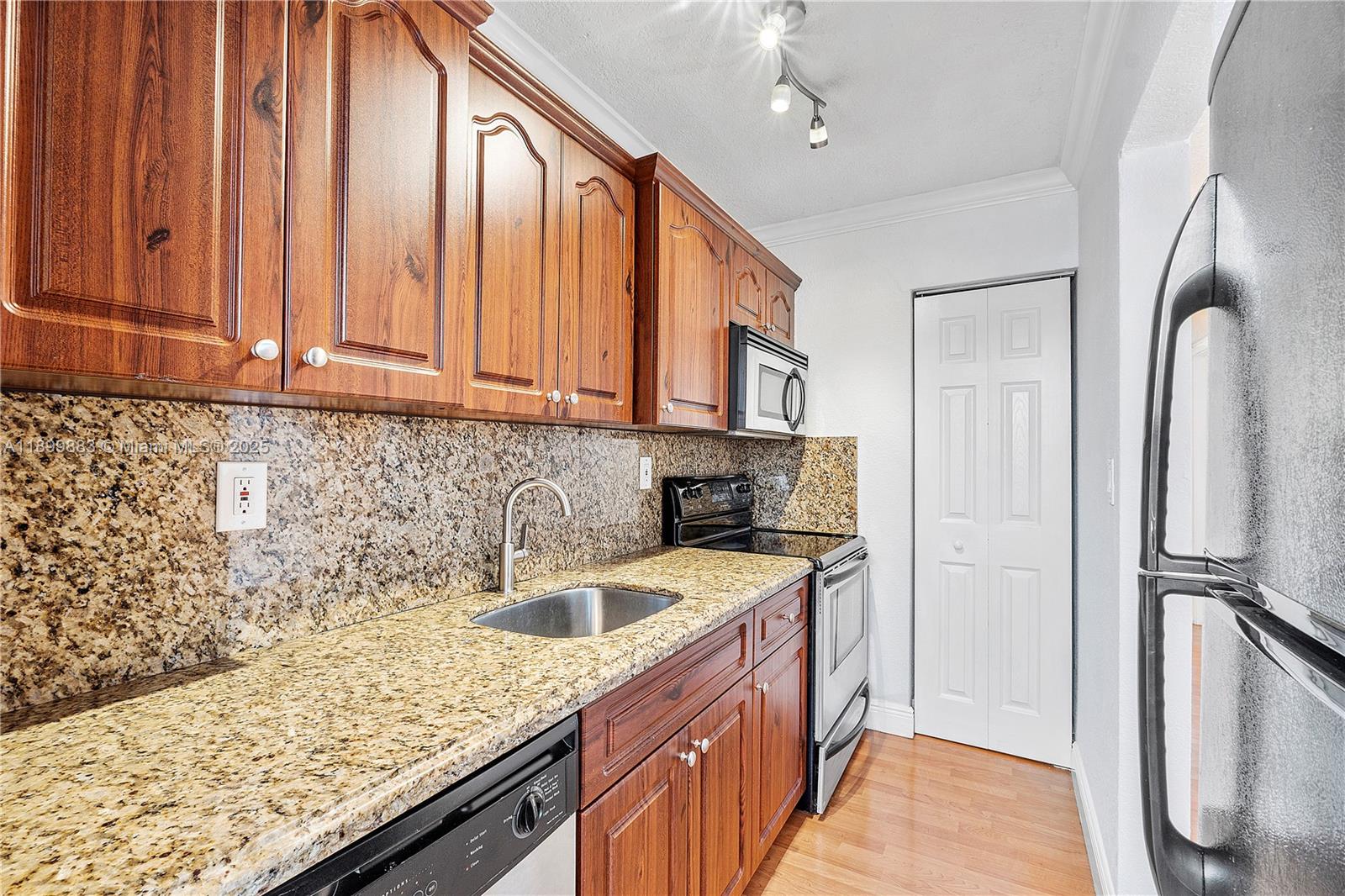 MADEIRA VILLAGE CONDO - Residential Lease