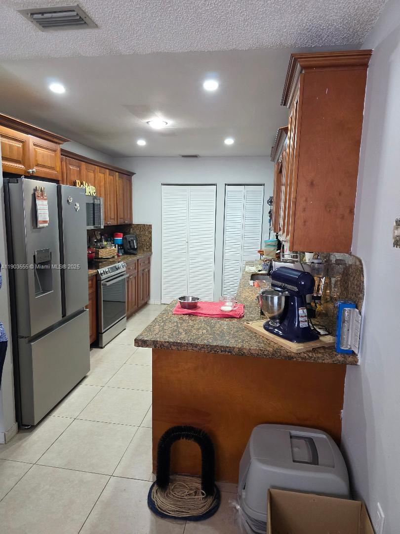 FRIEDLAND MANOR - Residential Lease