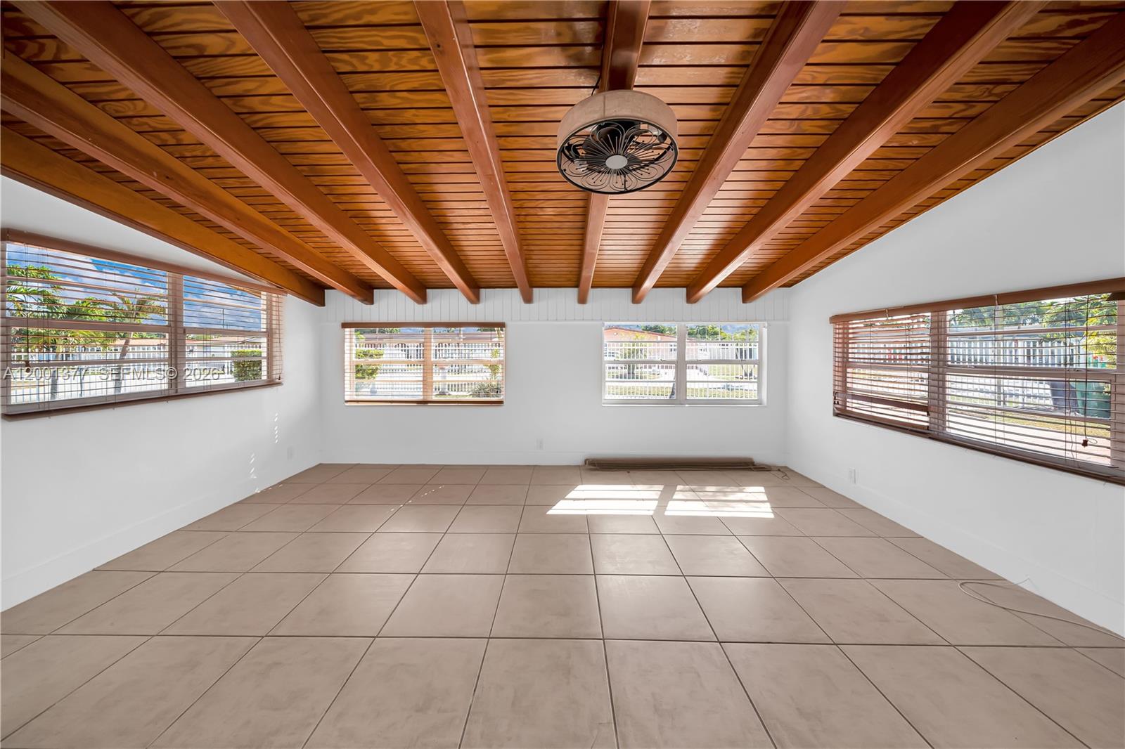 FONTAINEBLEAU GARDENS 1ST - Residential