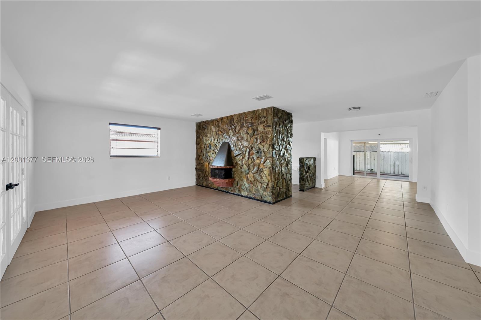 FONTAINEBLEAU GARDENS 1ST - Residential