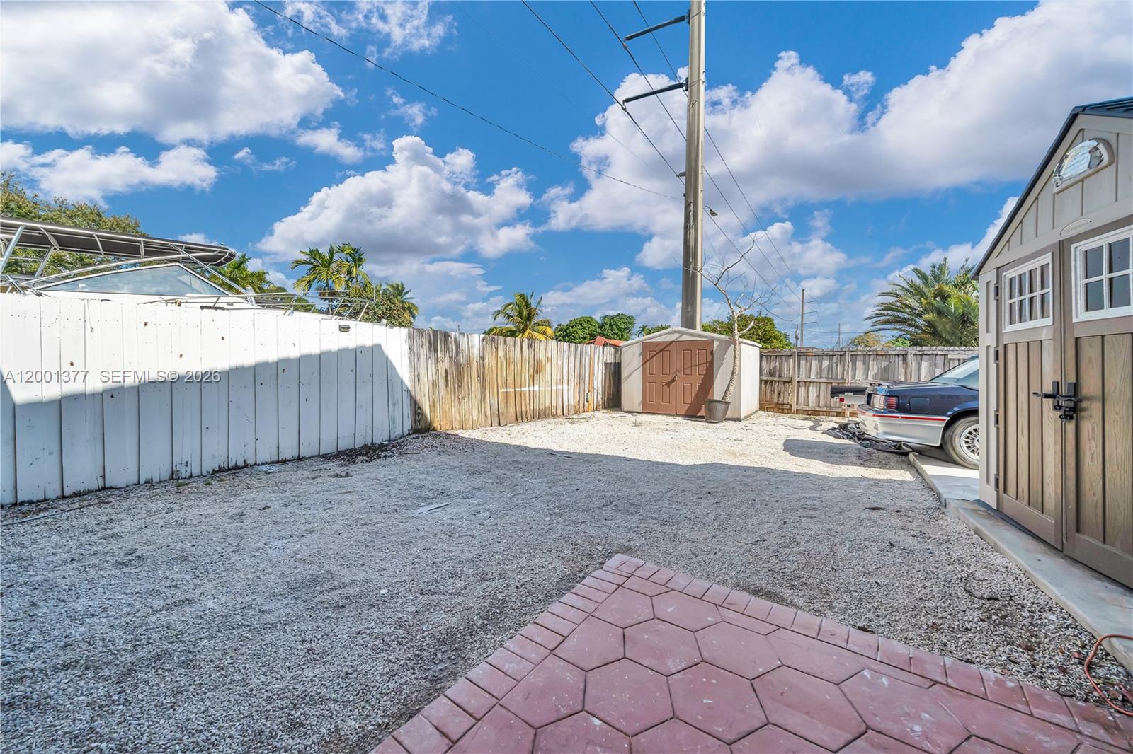 FONTAINEBLEAU GARDENS 1ST - Residential