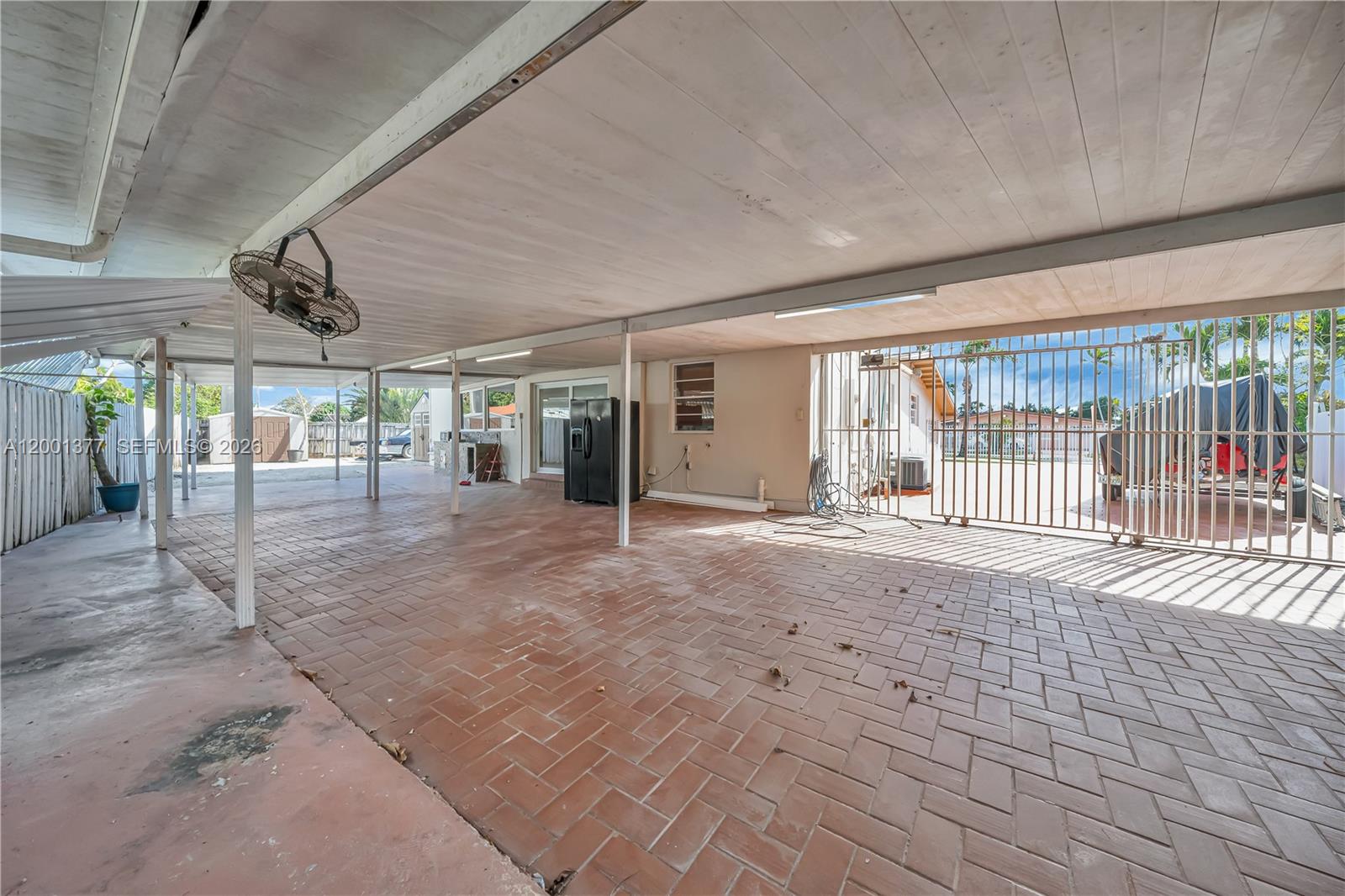 FONTAINEBLEAU GARDENS 1ST - Residential