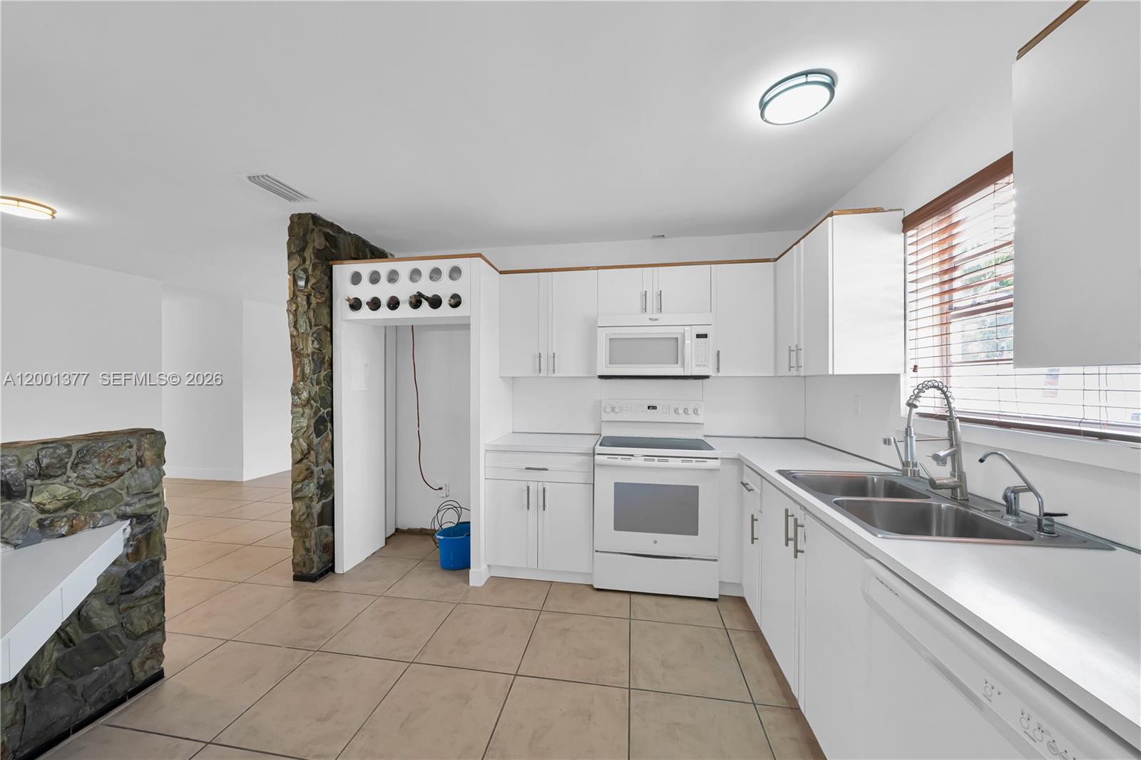 FONTAINEBLEAU GARDENS 1ST - Residential