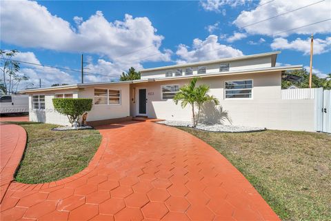 8241 SW 12th Ter Miami FL 33144