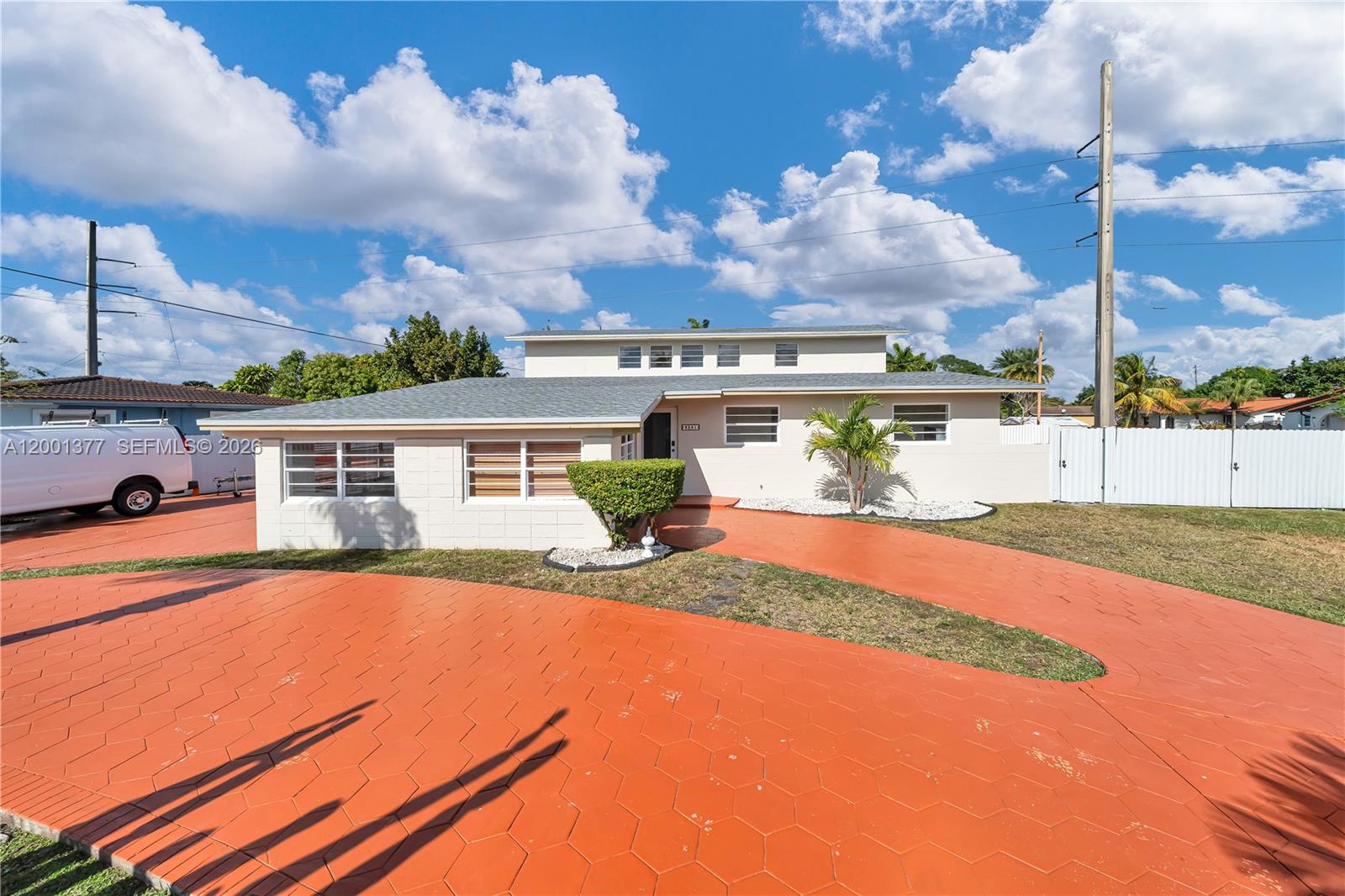 FONTAINEBLEAU GARDENS 1ST - Residential