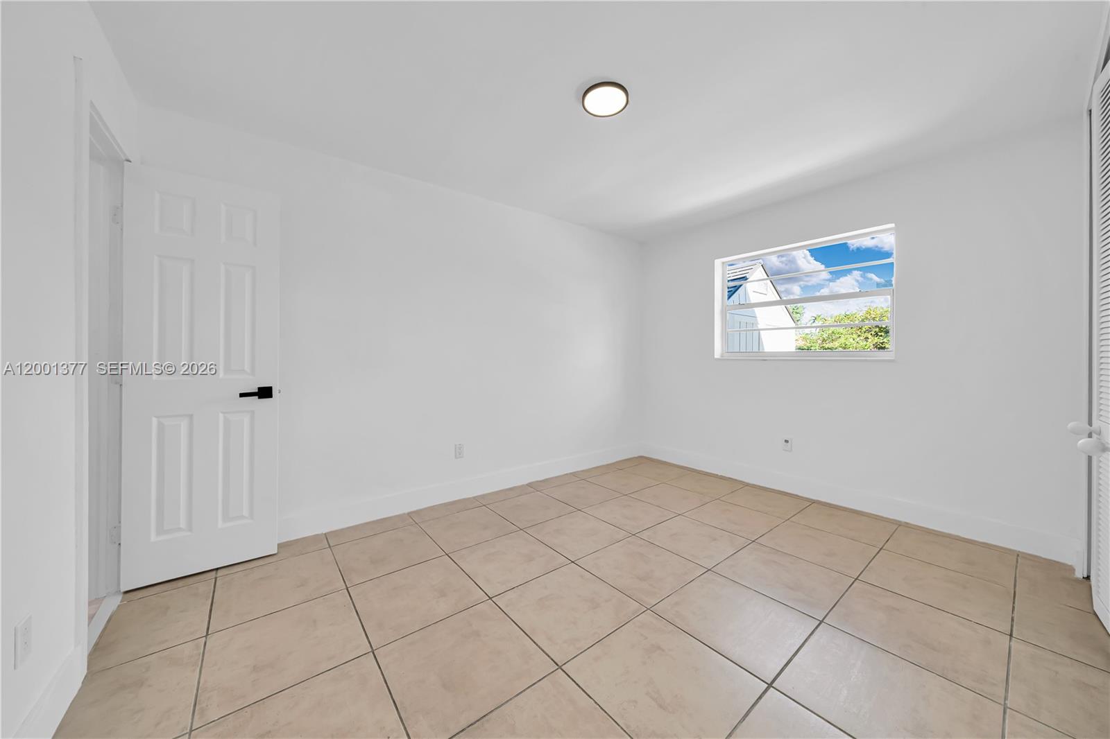 FONTAINEBLEAU GARDENS 1ST - Residential