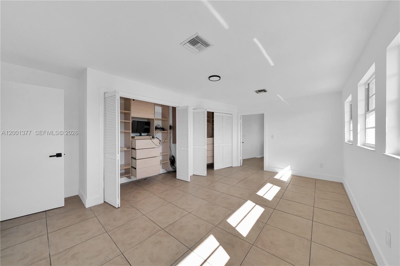 FONTAINEBLEAU GARDENS 1ST - Residential