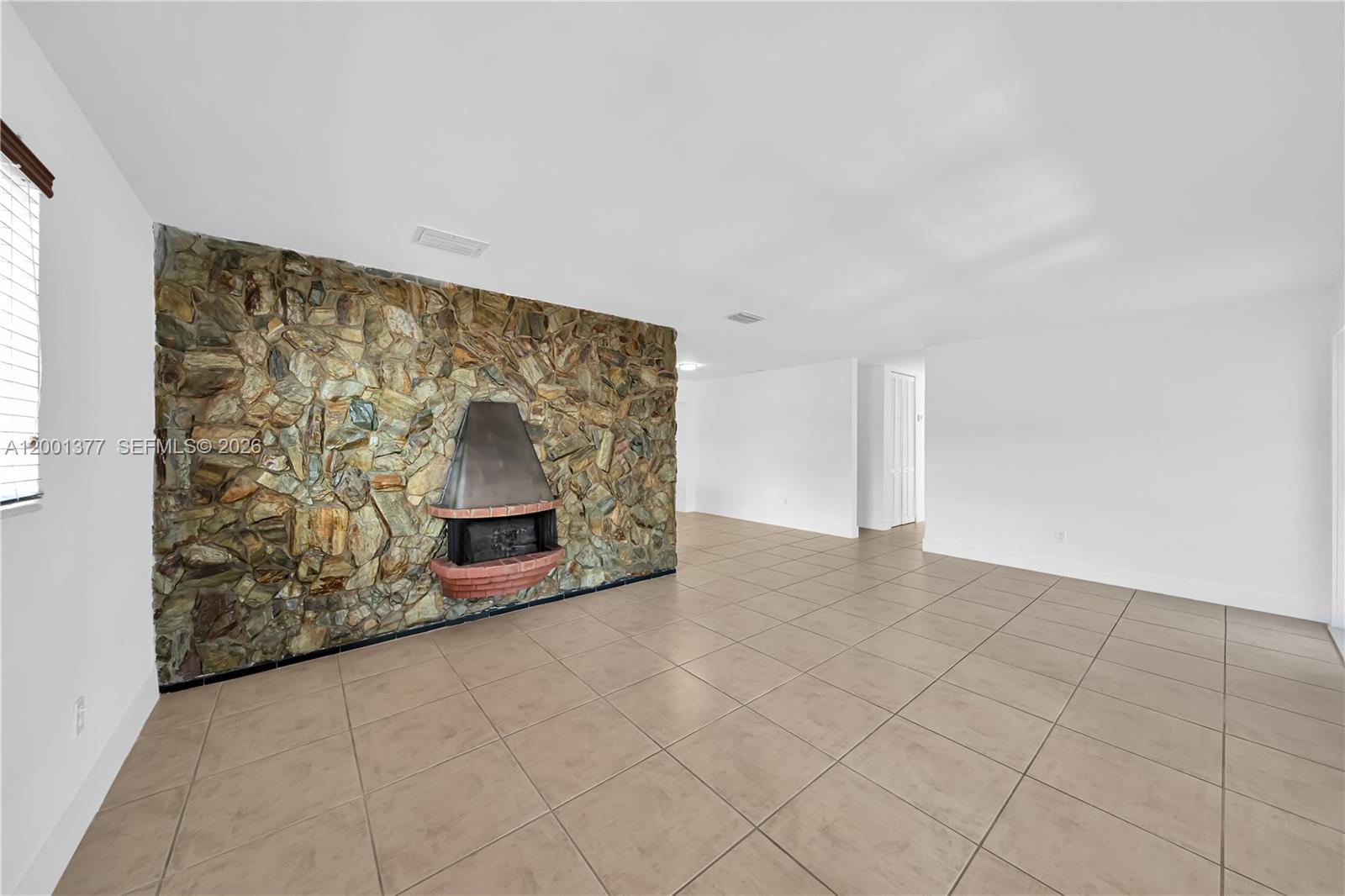 FONTAINEBLEAU GARDENS 1ST - Residential