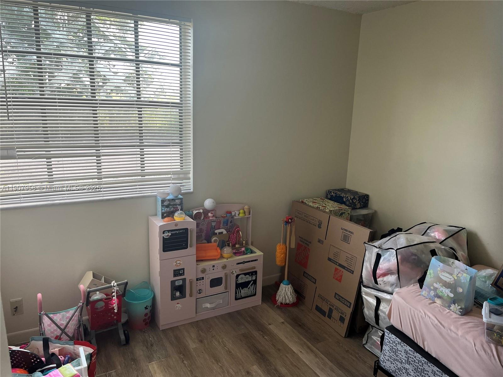 LAKESHORE CONDO 7 - Residential Lease