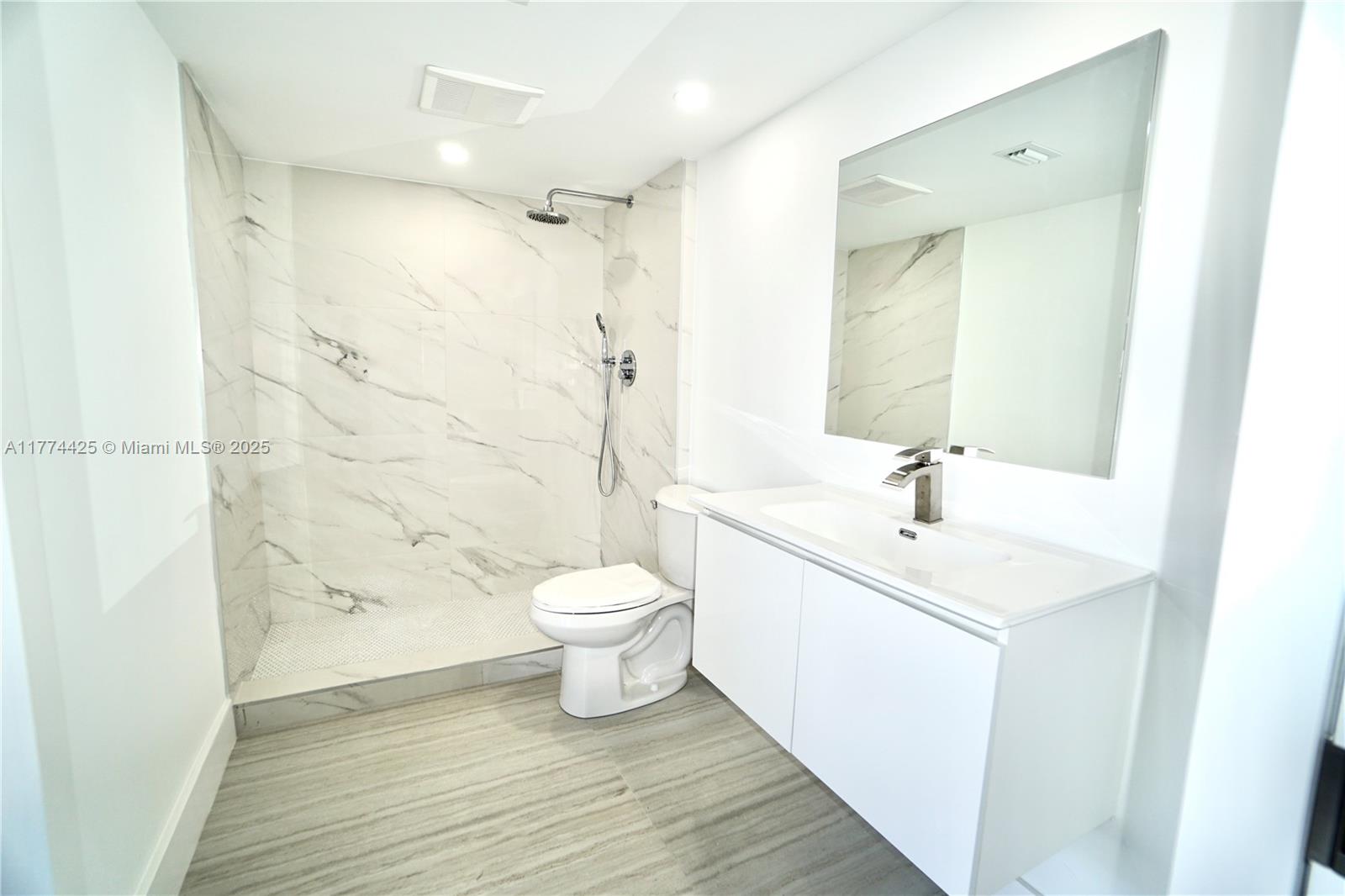 COMMODORE PLAZA CONDO - Residential