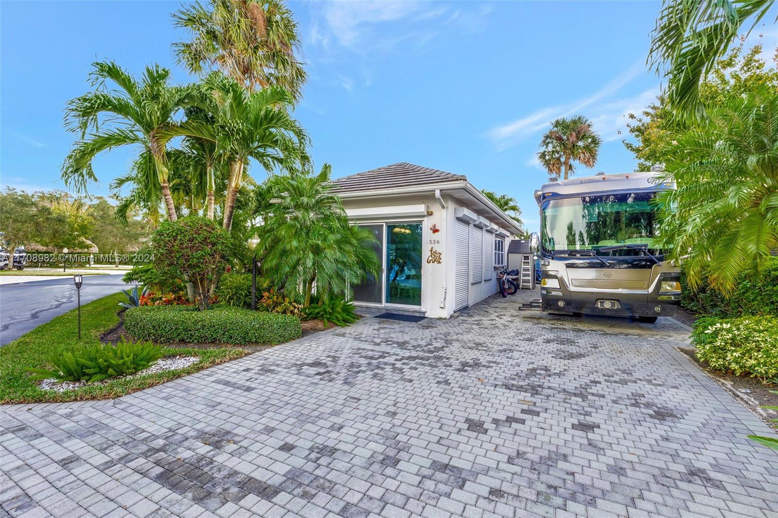 536 N Cortez Dr