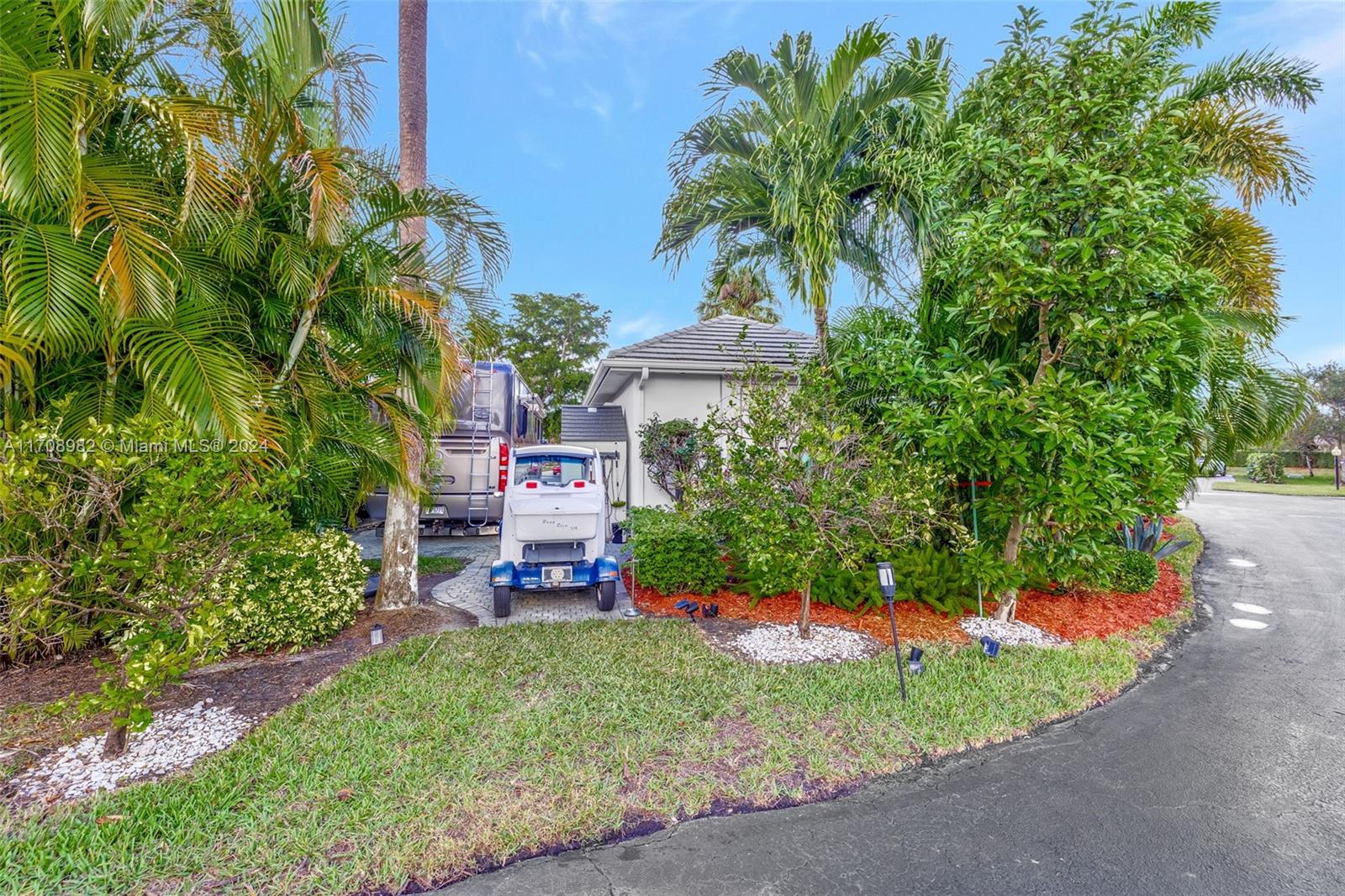 536 N Cortez Dr