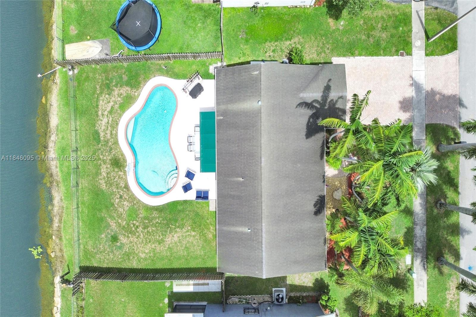 11841 NW 41st St, Sunrise, FL, 33323/$575,000 1 11841 NW 41st St