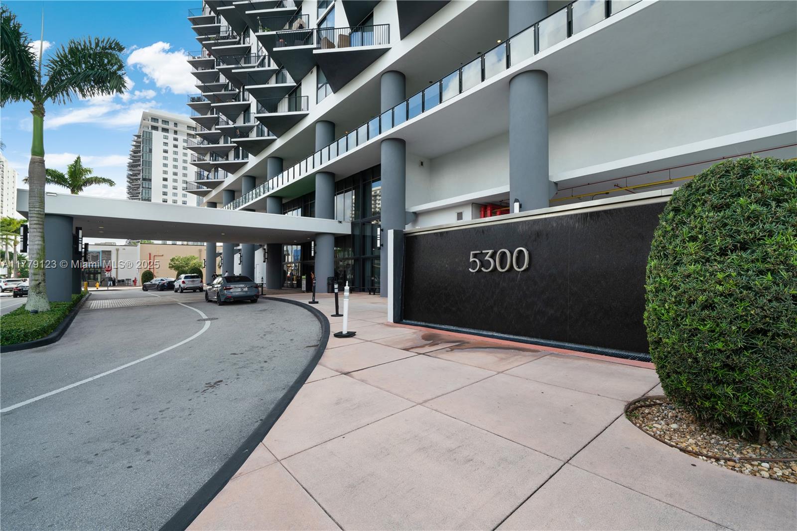 Rental Property at 5300 Paseo Blvd 1810, Doral, Miami-Dade County, Florida - Bedrooms: 1 
Bathrooms: 1  - $3,000 MO.