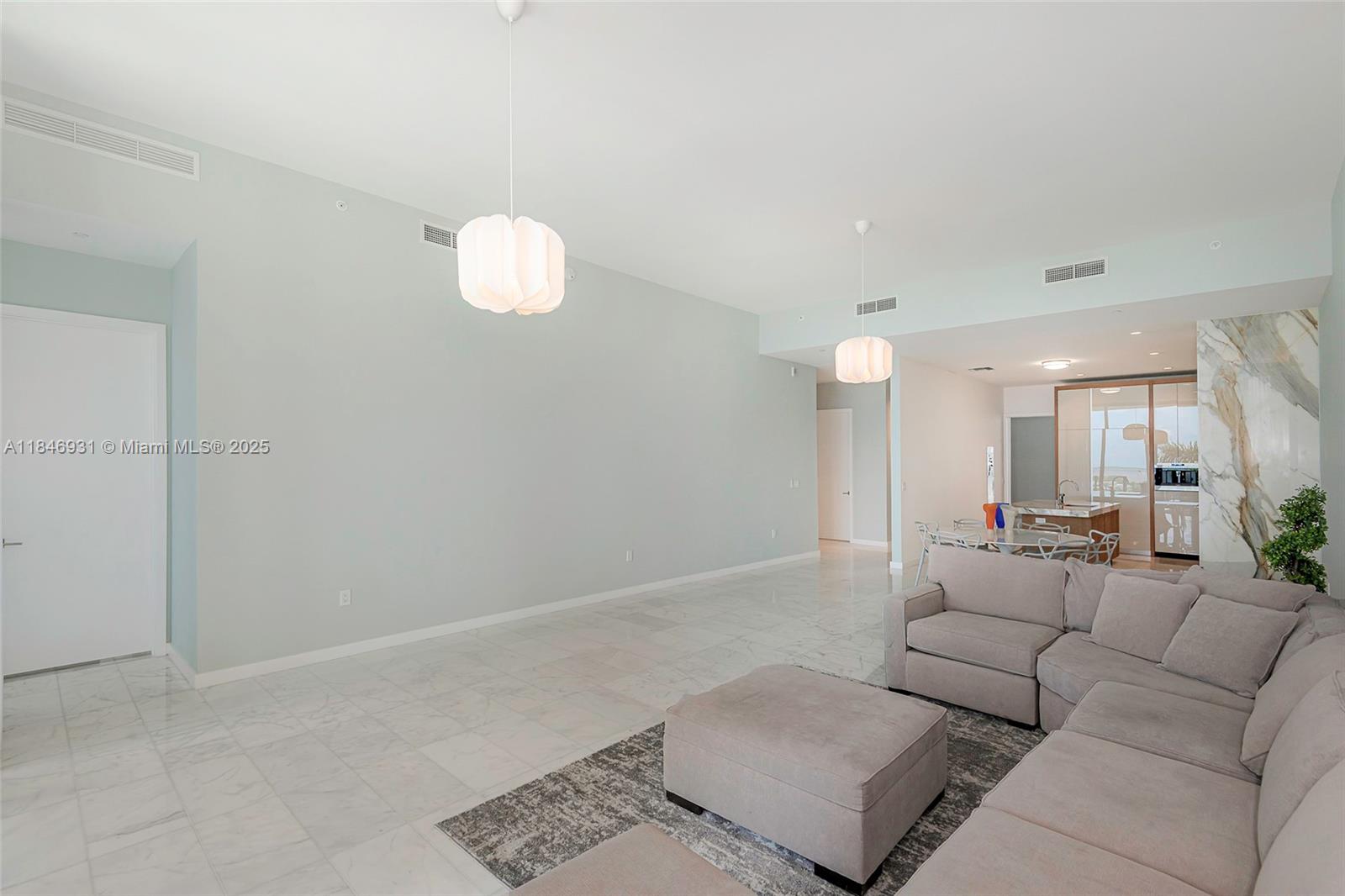 2821 S Bayshore Dr 7B