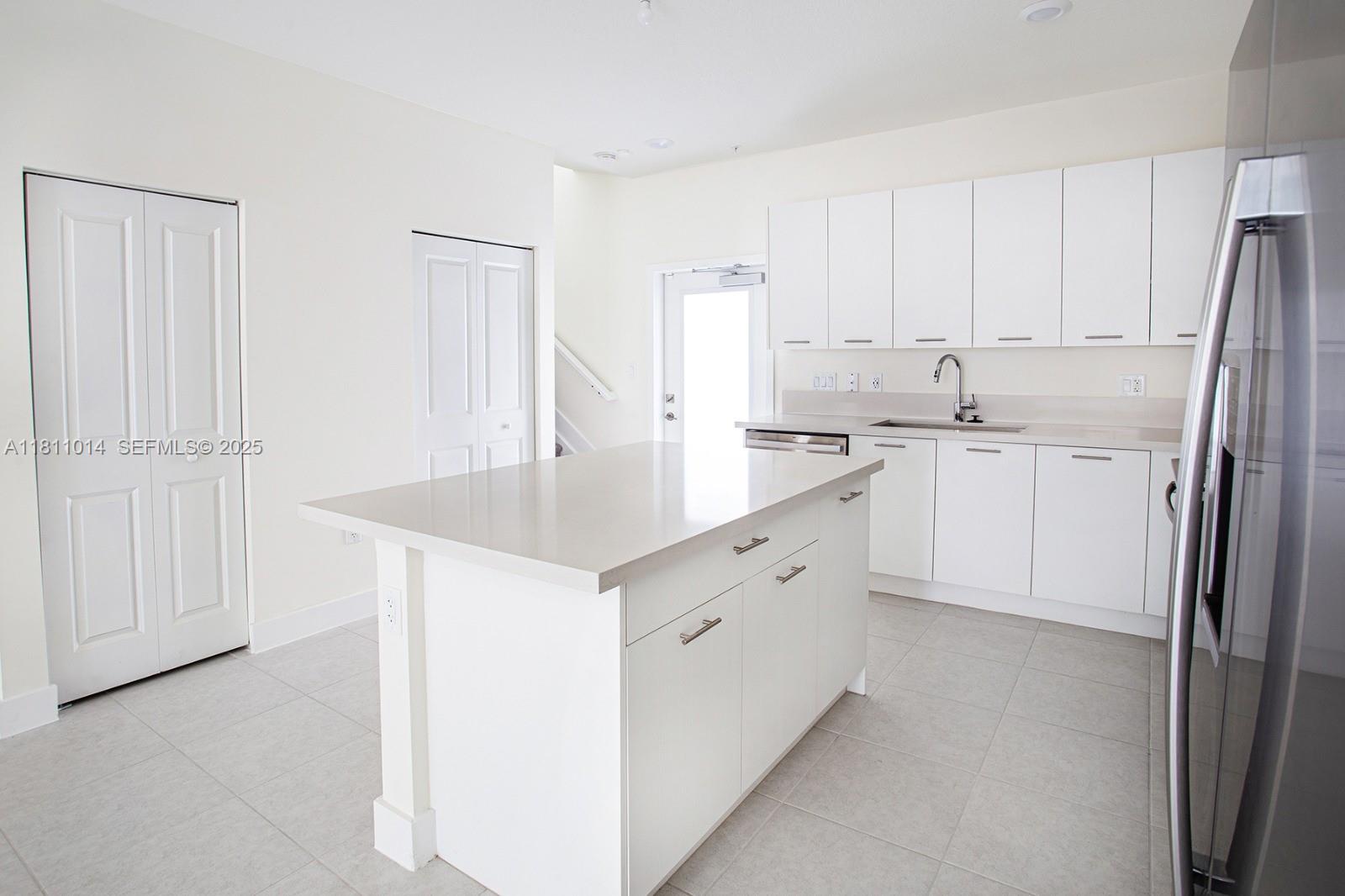 DOWNTOWN DORAL SOUTH PHAS - Residential Lease
