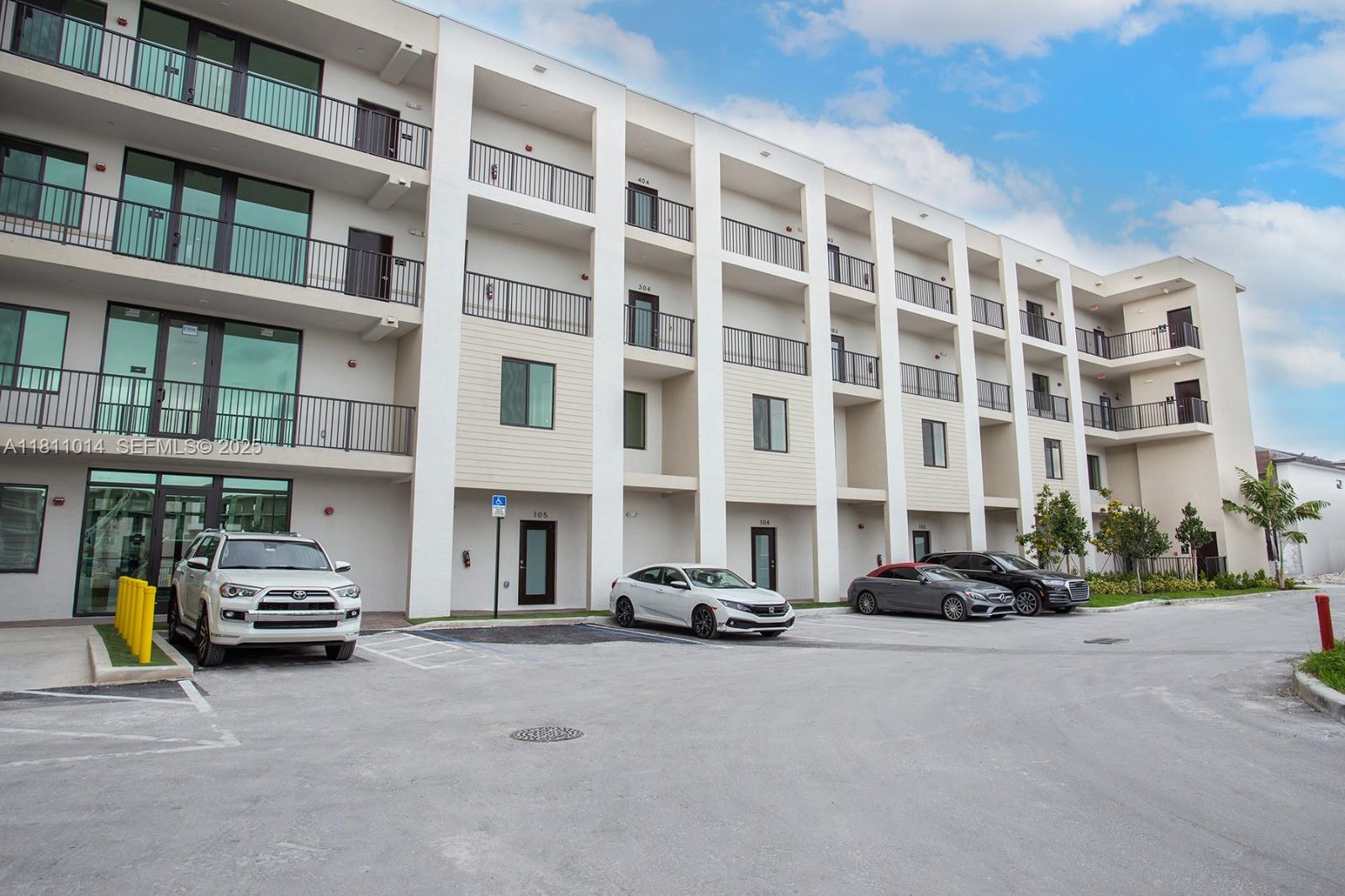 DOWNTOWN DORAL SOUTH PHAS - Residential Lease