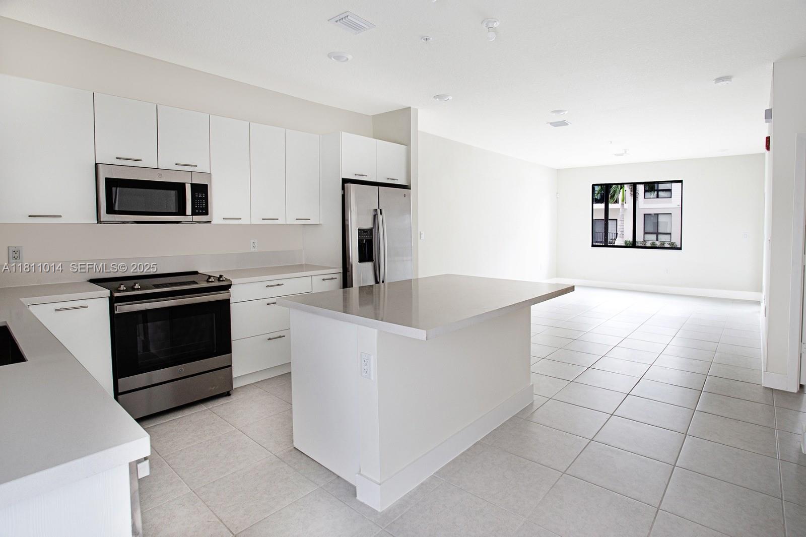 DOWNTOWN DORAL SOUTH PHAS - Residential Lease