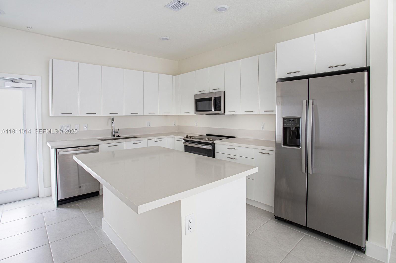 DOWNTOWN DORAL SOUTH PHAS - Residential Lease