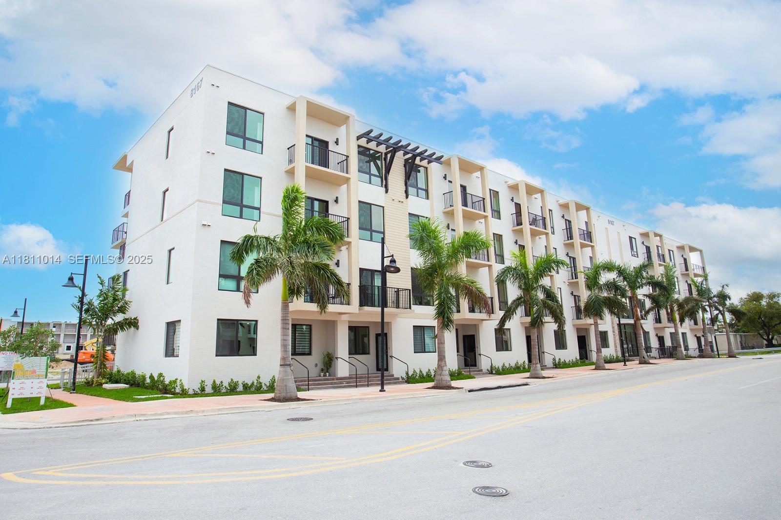 DOWNTOWN DORAL SOUTH PHAS - Residential Lease