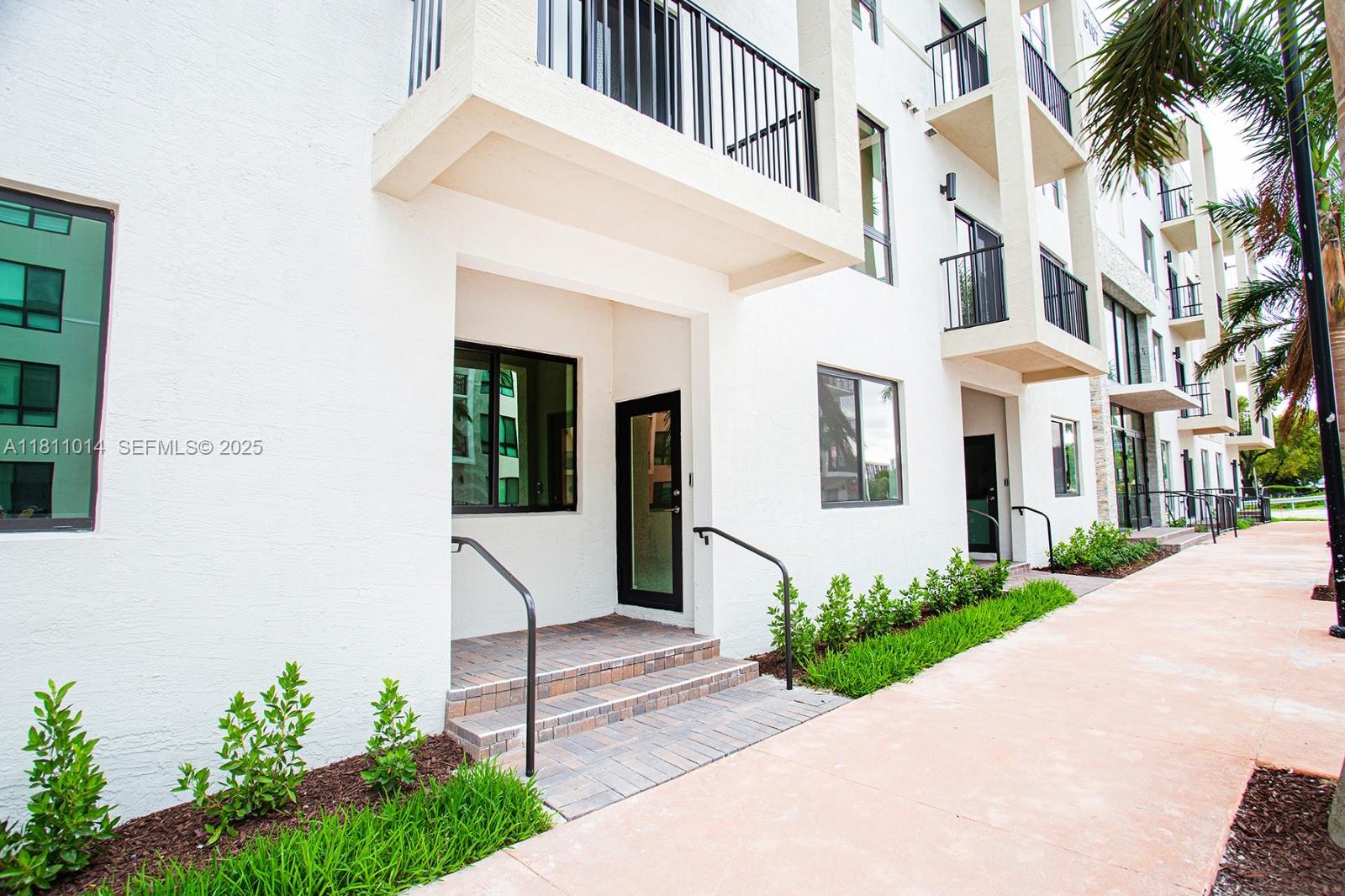 DOWNTOWN DORAL SOUTH PHAS - Residential Lease