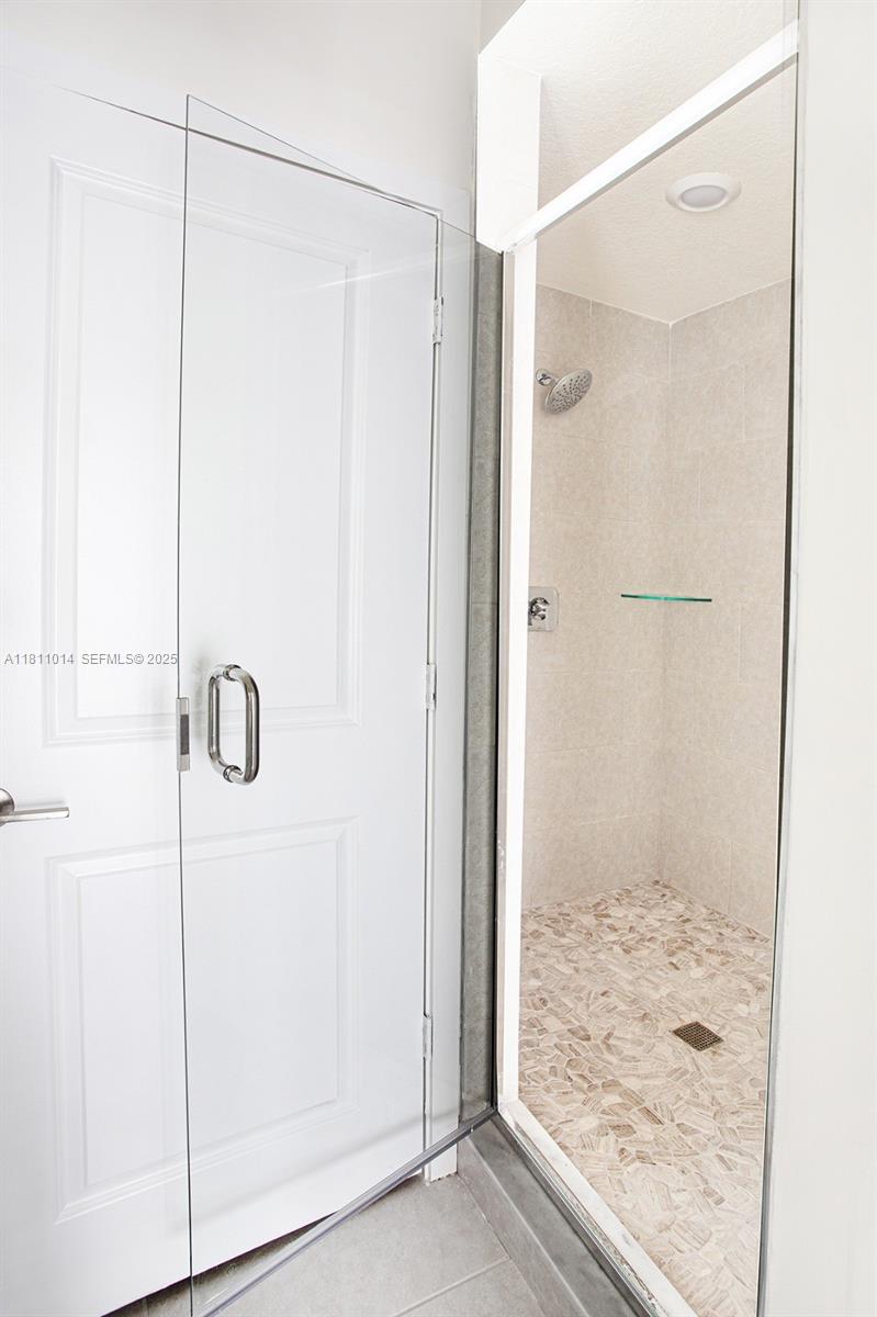 DOWNTOWN DORAL SOUTH PHAS - Residential Lease