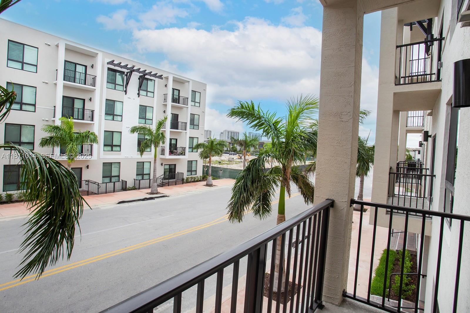 DOWNTOWN DORAL SOUTH PHAS - Residential Lease