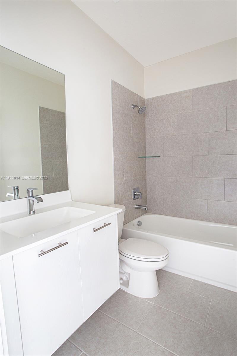 DOWNTOWN DORAL SOUTH PHAS - Residential Lease