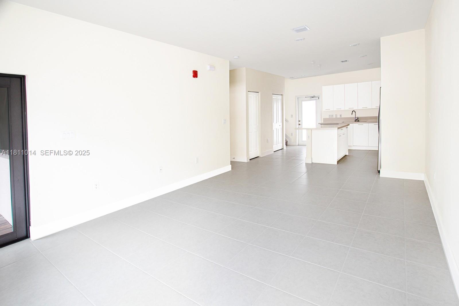 DOWNTOWN DORAL SOUTH PHAS - Residential Lease