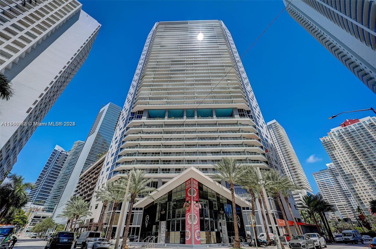Gorgeous 3-Bed, 2.5 Bath corner unit in the vibrant neighborhood of Brickell!
Enjoy striking views of the Biscayne Bay and Miami Skyline views.
Brickell House is a 46-story condo building that offers State-of-the-art amenities: modern gym, spa, cabana pool, theater room, kids room, roof-top pool with unobstructed bay & ocean views, 24 HR valet & concierge. Prime location, proximity to Bars, Restaurants, and Shops.
UNIT IS AVAILABLE UNTIL DECEMBER 2024