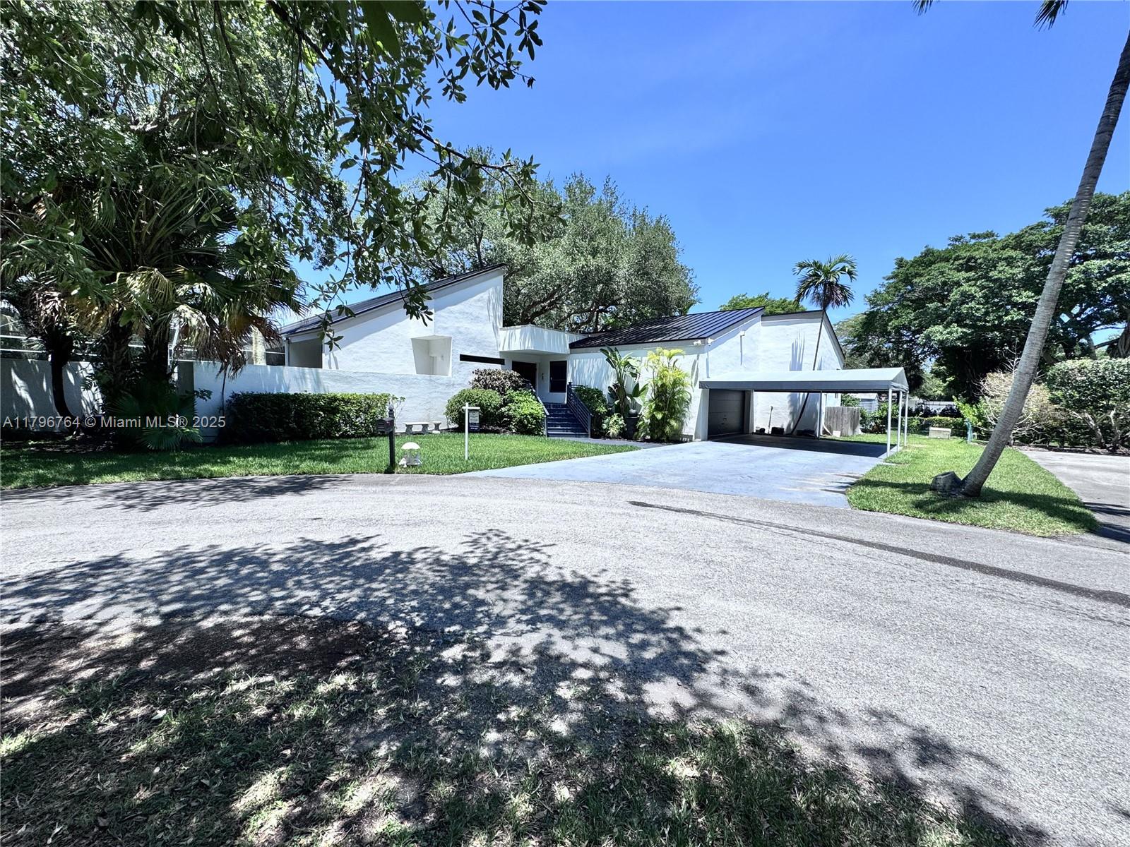 7605 Sw 160th Ter, Palmetto Bay, Miami-Dade County, Florida - 4 Bedrooms  
3 Bathrooms - 