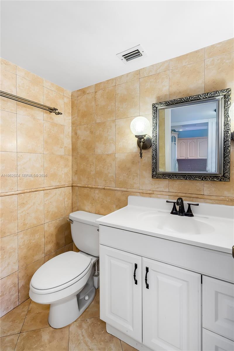 CRESTVIEW TOWERS CONDO - Residential Lease