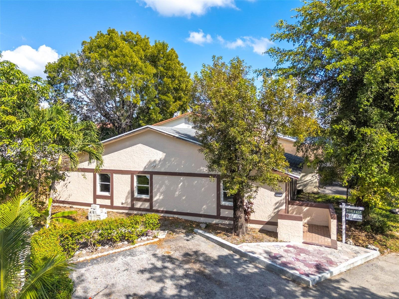 SUNRISE GOLF VILLAGE NORT - Residential