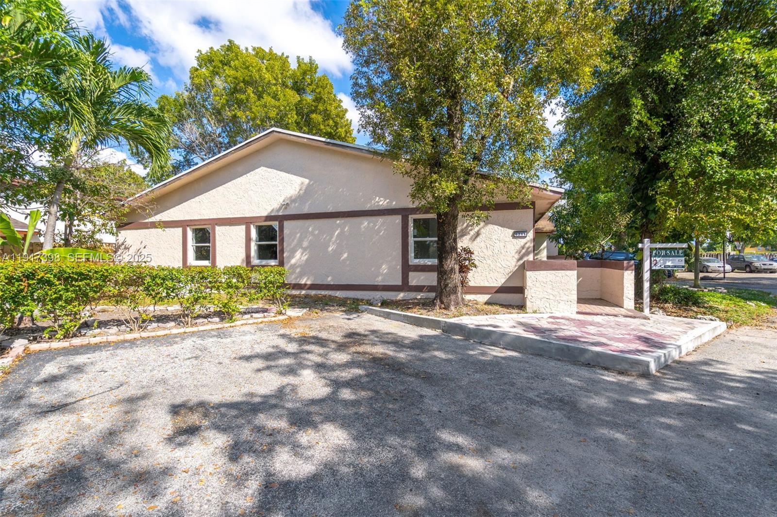 SUNRISE GOLF VILLAGE NORT - Residential