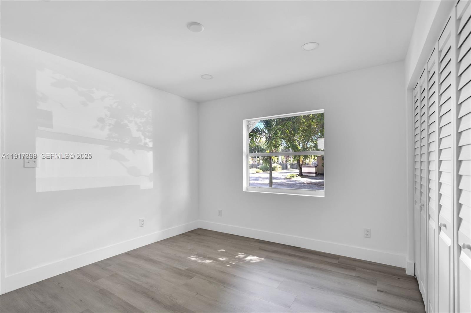 SUNRISE GOLF VILLAGE NORT - Residential