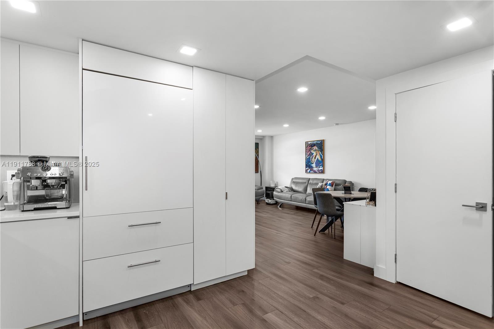 0HE CARRIAGE CLUB SOUTH C - Residential